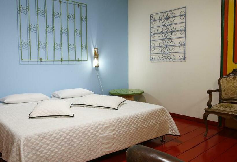 חדר דלוקס, Golden Frog Manizales