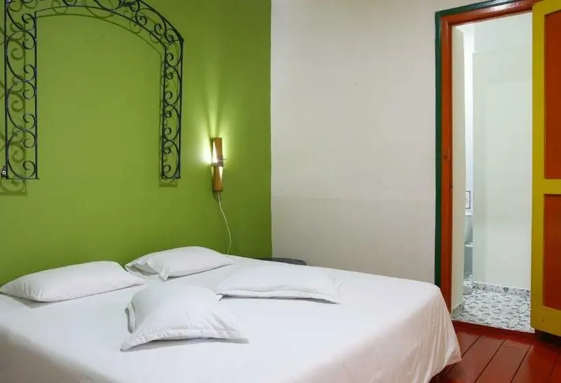 デラックスルーム, Golden Frog Manizales
