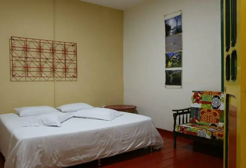 デラックスルーム, Golden Frog Manizales