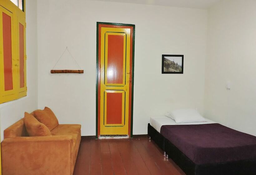 חדר סטנדרט, Golden Frog Manizales