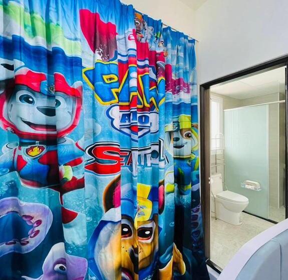 اتاق استاندارد چهارنفره با بالکن, 芹菜芋頭親子民宿