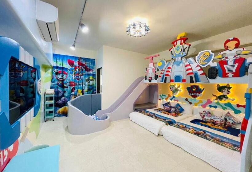 اتاق استاندارد چهارنفره با بالکن, 芹菜芋頭親子民宿