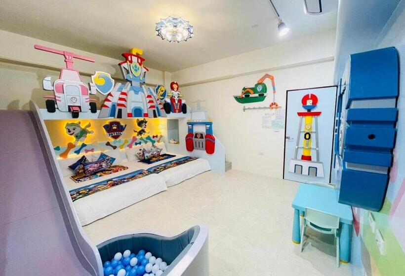 اتاق استاندارد چهارنفره با بالکن, 芹菜芋頭親子民宿