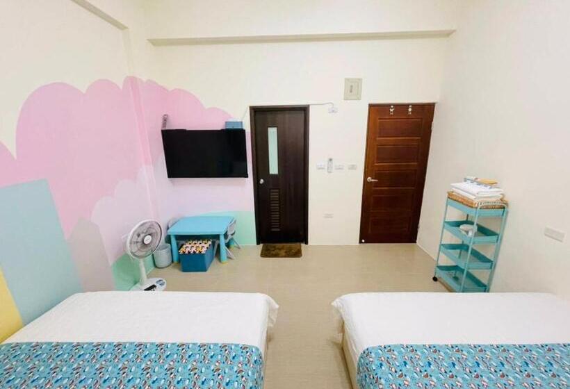 اتاق استاندارد چهار تخته, 芹菜芋頭親子民宿