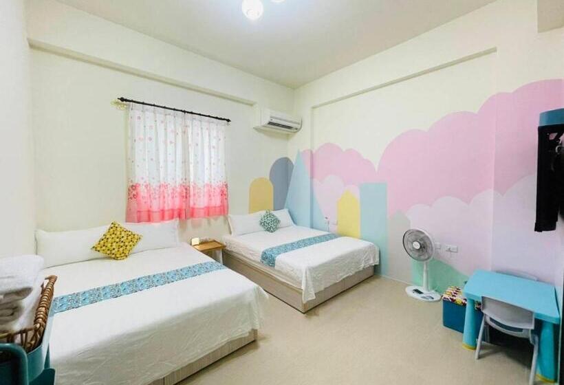 اتاق استاندارد چهار تخته, 芹菜芋頭親子民宿