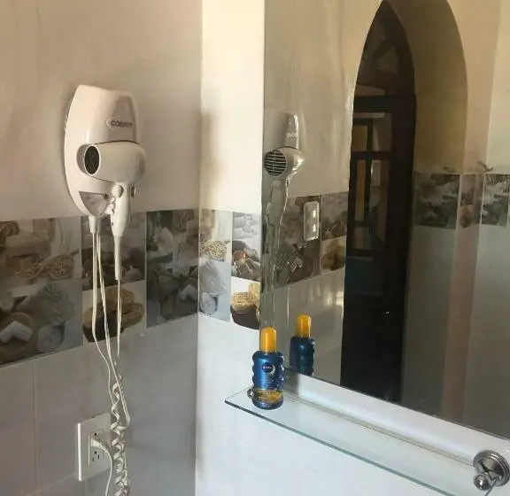 اتاق استاندارد با سرویس بهداشتی مشترک, Hostel Revolution Quito