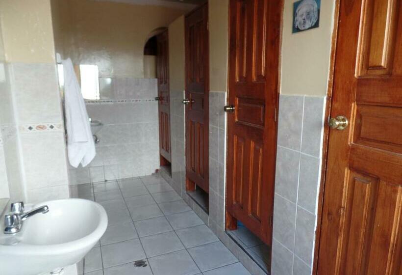 חדר סטנדרט חדר אמבטיה משותף, Hostel Revolution Quito