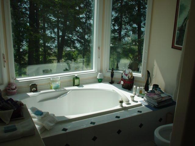 デラックススイート, Eagle S Nest B&b