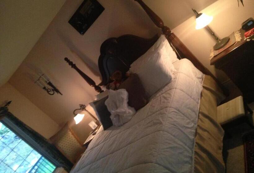 デラックススイート, Eagle S Nest B&b