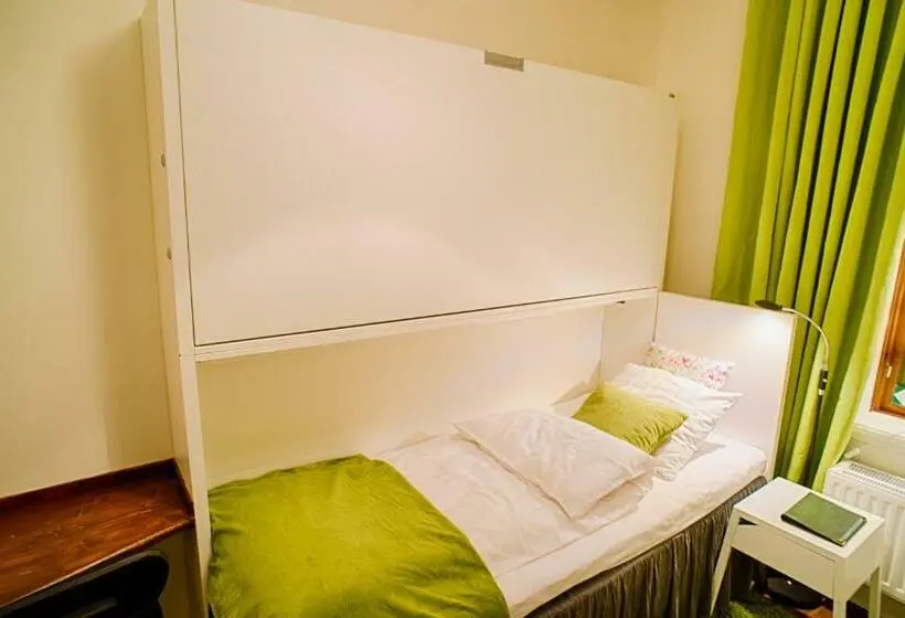 Basic Yhden Hengen Huone, H5