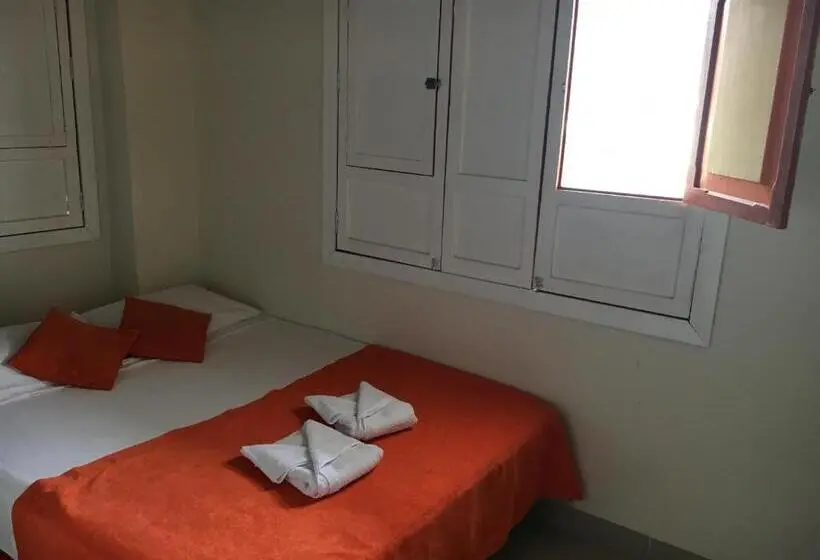 スタンダードトリプルルーム, Hostal Casa De Vicente