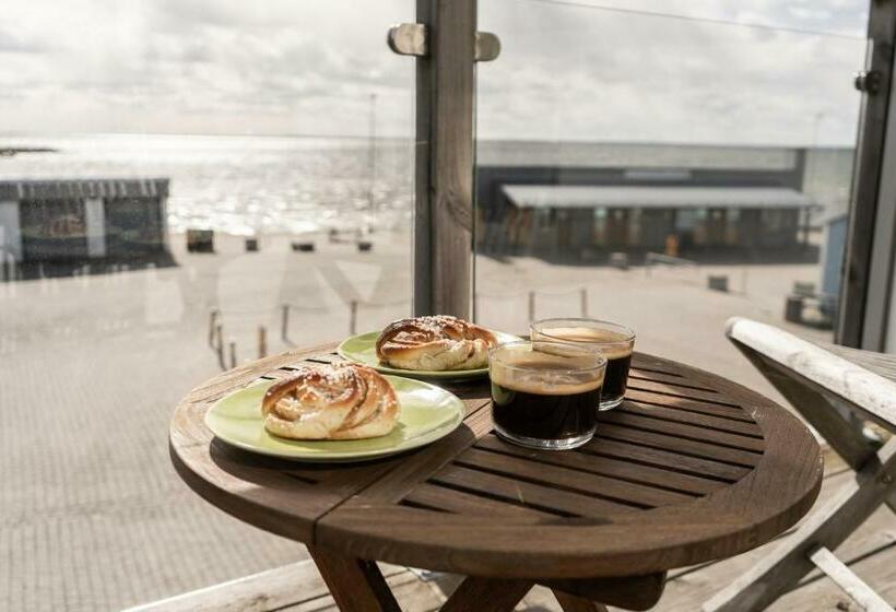 غرفة قياسية رباعية مطلة على البحر, L Hamnen