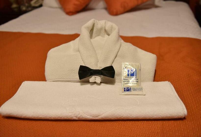 Junior Suite, Makroz