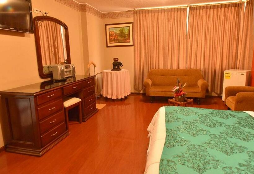 Junior Suite, Makroz