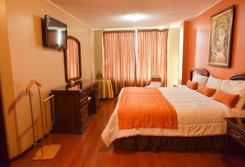 Junior Suite, Makroz