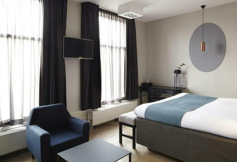 غرفة ديلوكس, No. 377 House