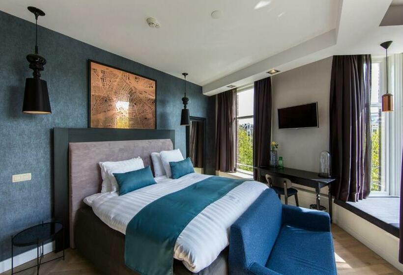 غرفة ديلوكس, No. 377 House