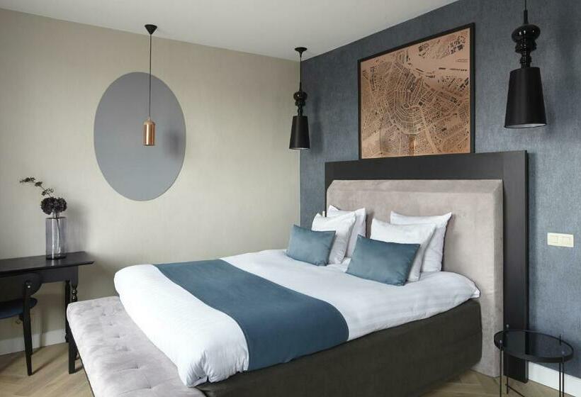 غرفة ديلوكس, No. 377 House