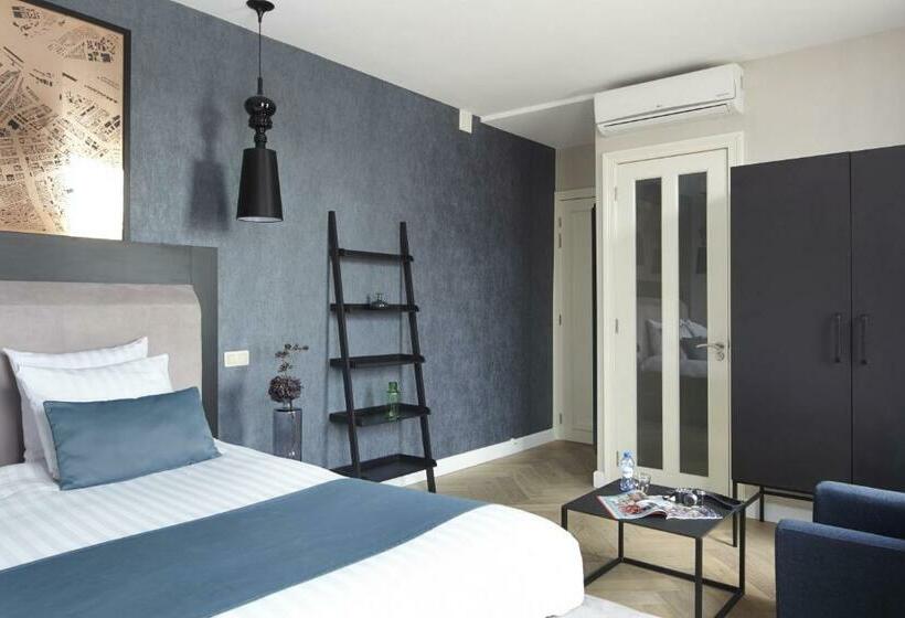 غرفة ديلوكس, No. 377 House