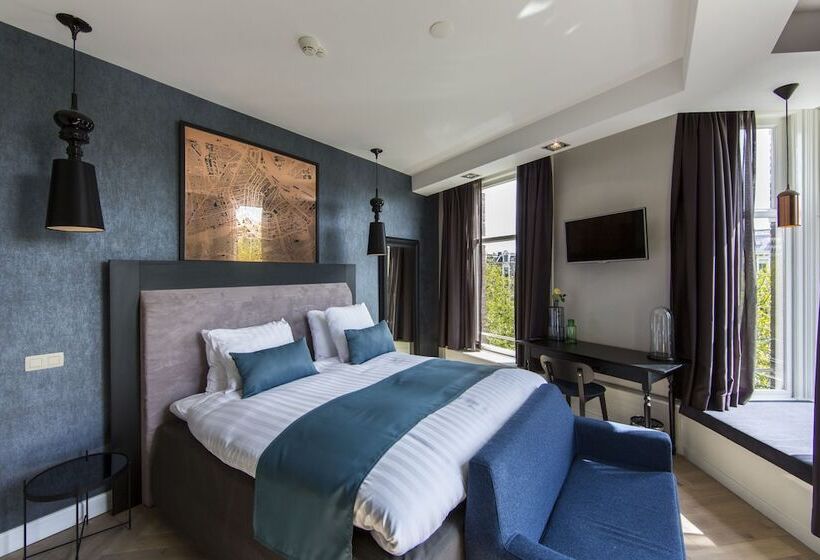 غرفة ديلوكس, No. 377 House