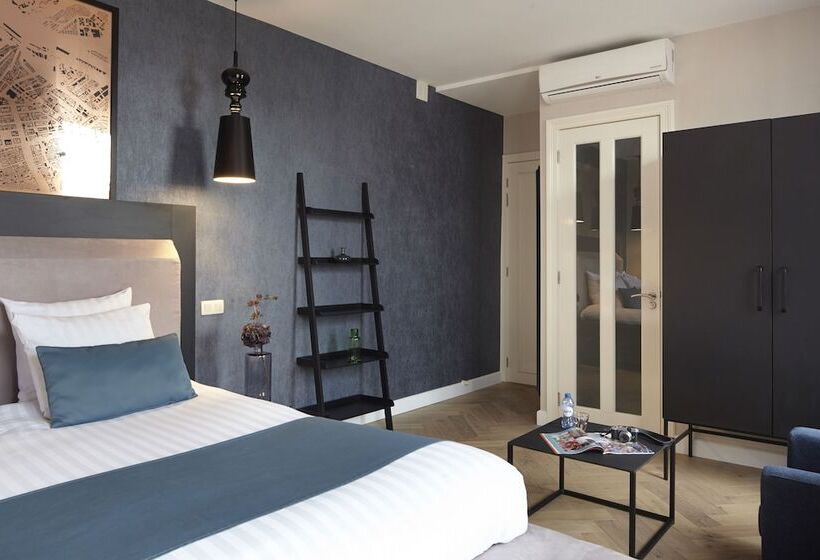 غرفة ديلوكس, No. 377 House