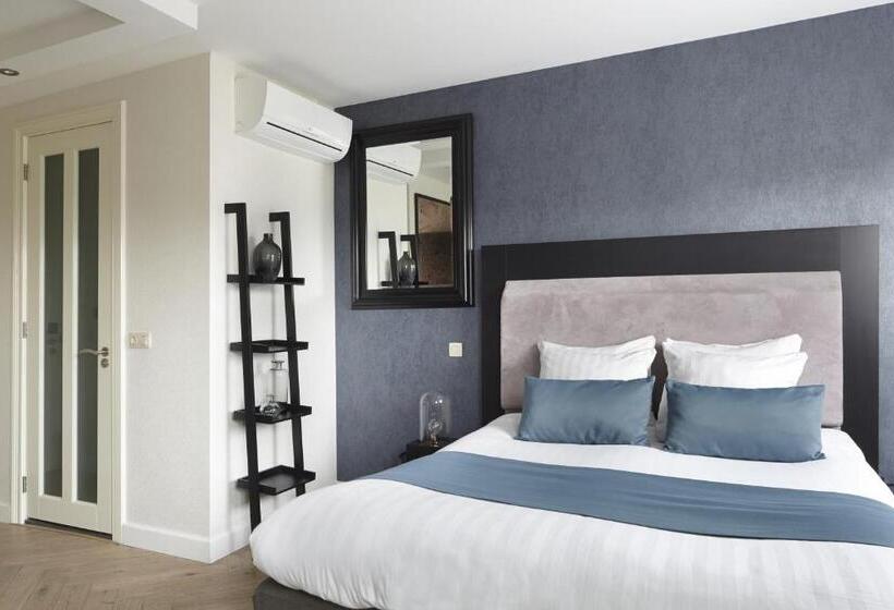 غرفة قياسية مطلة على المدينة, No. 377 House