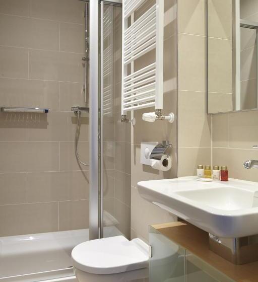 غرفة قياسية فردية ذات إطلالة, No. 377 House