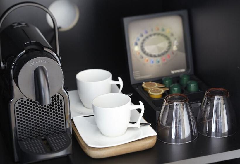 غرفة ديلوكس, No. 377 House