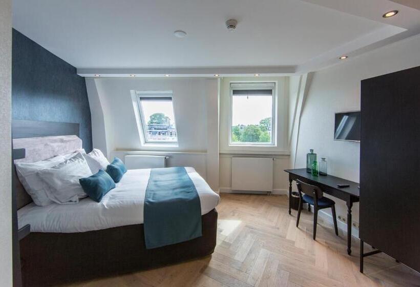 غرفة قياسية مطلة على المدينة, No. 377 House