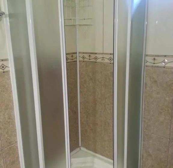 اتاق استاندارد یک نفره, Aramia
