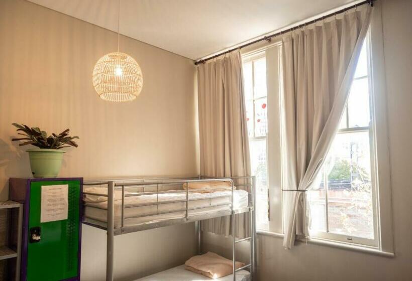 سرير فى غرفة مشتركه, Big Backpackers Hostel