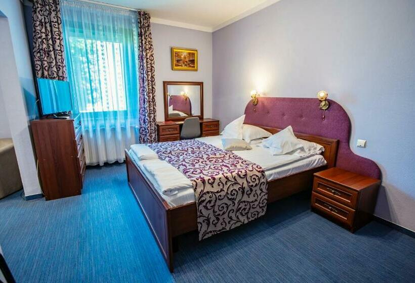 高级大房间, Conacul Domnesc