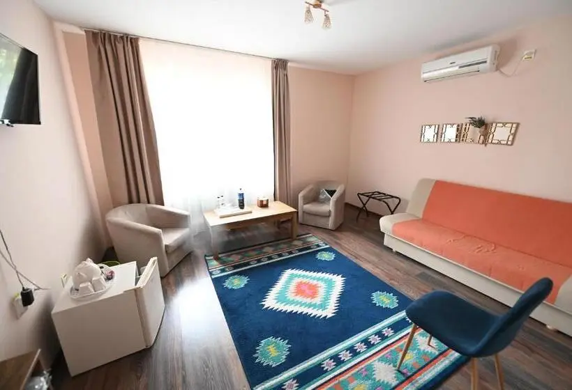 1 Bedroom Apartment Ground Floor, Conacul Domnesc