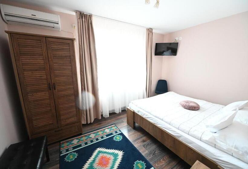 低层单卧公寓, Conacul Domnesc