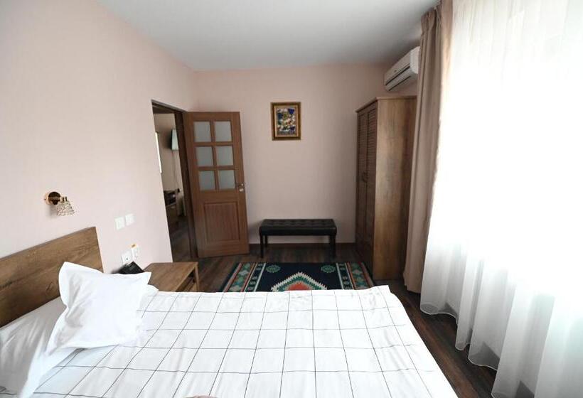 低层单卧公寓, Conacul Domnesc