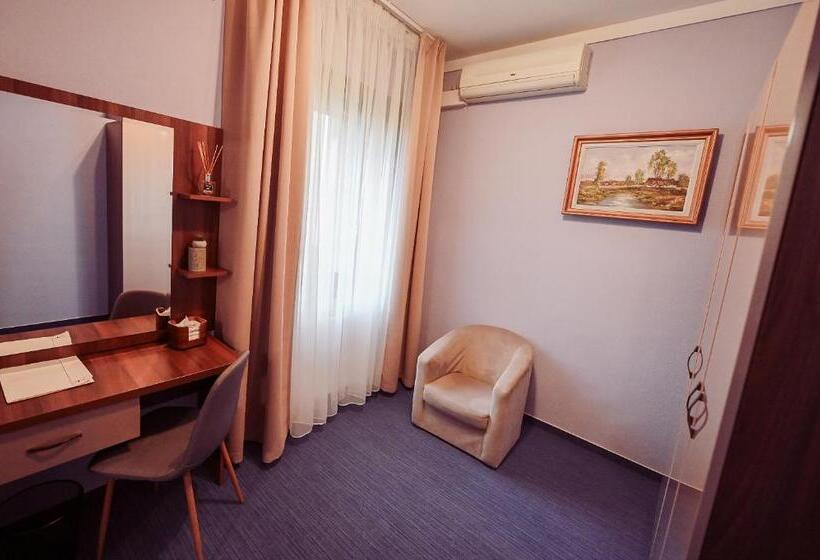 高级大房间, Conacul Domnesc