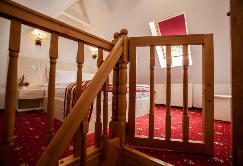 סוויטת דופלקס, Extravagance