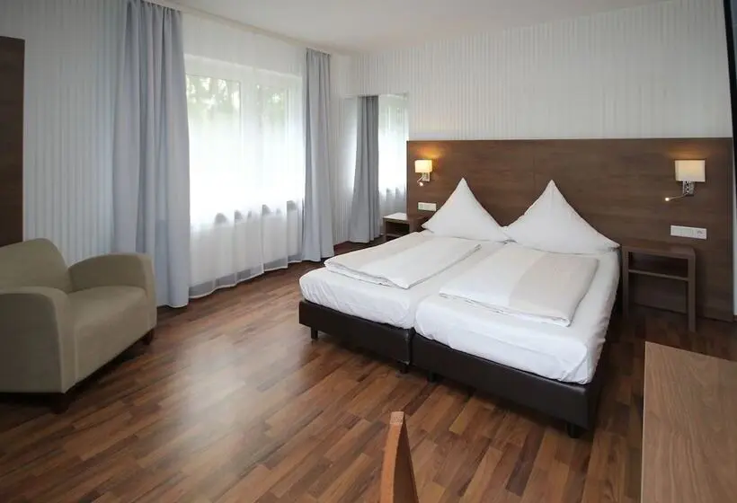 Standard Neljän Hengen Huone, Berghof Wasserkuppe & Gästehaus Fuldaquelle