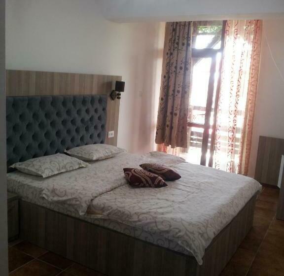 חדר סטנדרט לשלושה, La John