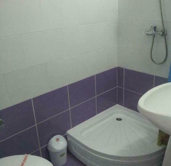 חדר סטנדרט, La John