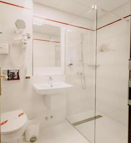 基本间, Lacu Rosu