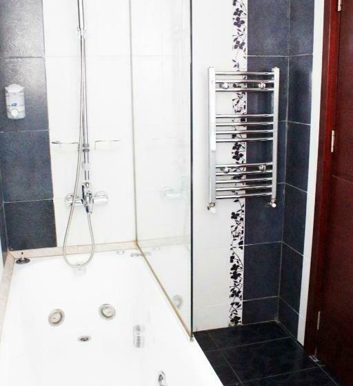 سوئیت با بالکن, Papion