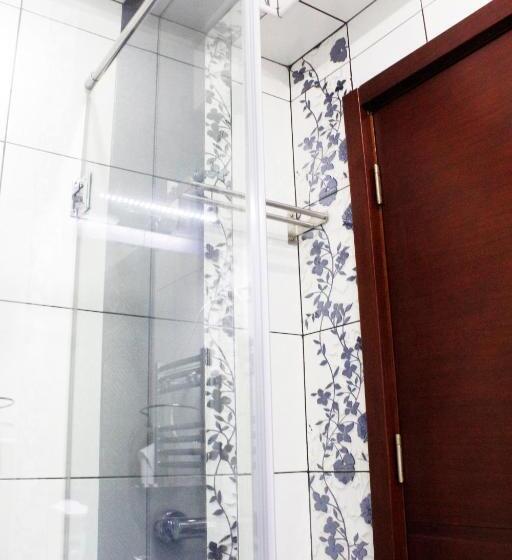 سوئیت با بالکن, Papion