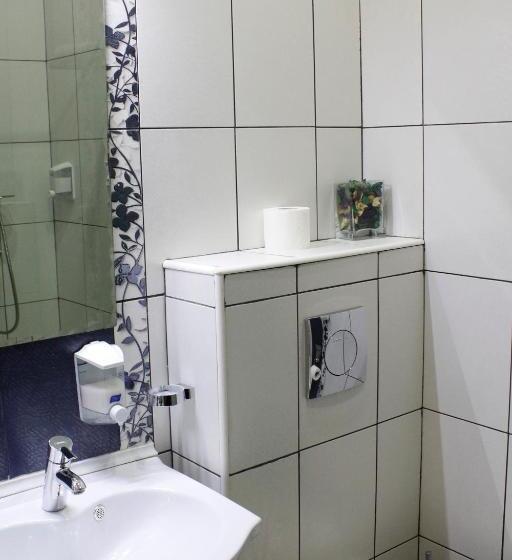 سوئیت با بالکن, Papion