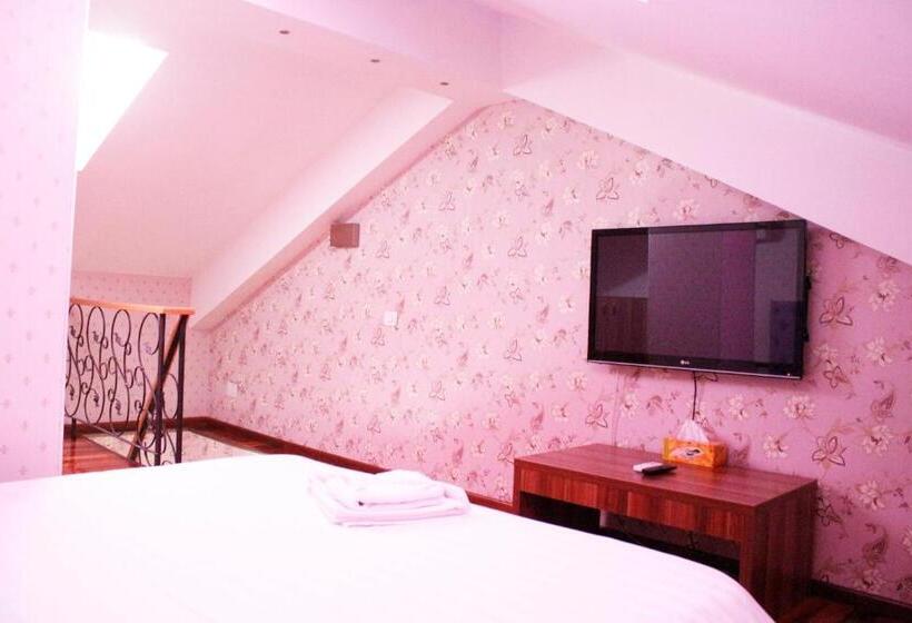 سوئیت با بالکن, Papion