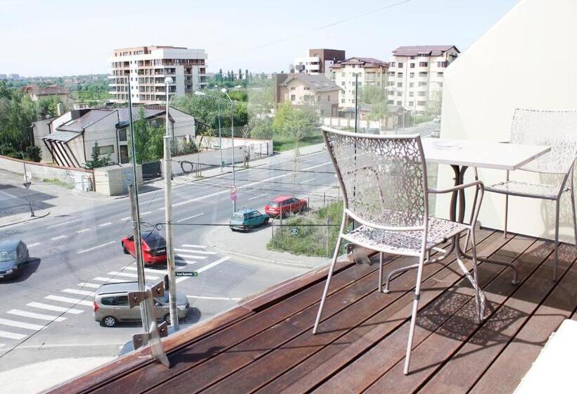 سوئیت با بالکن, Papion