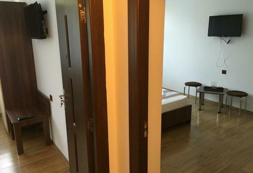 带2个卧室的公寓, Paradox Oituz