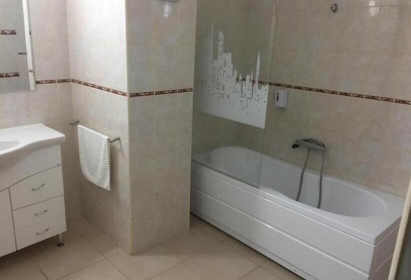 标准三人间, Paradox Oituz