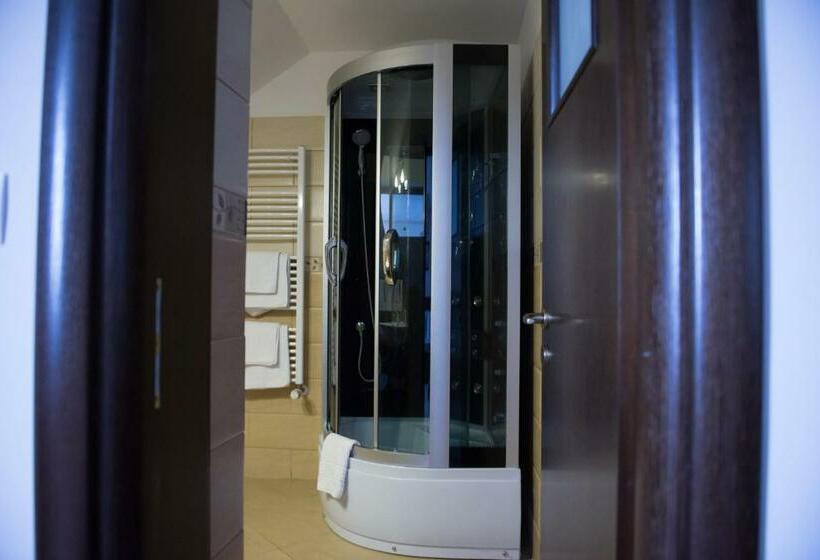 اتاق سوپریور, President