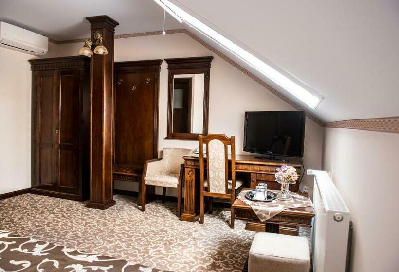 اتاق سوپریور, President